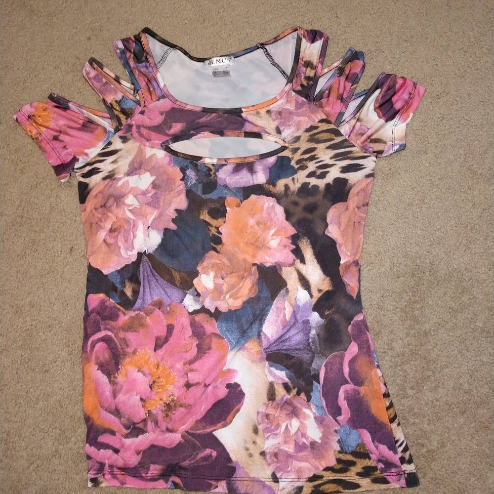 Venus keyhole shirt